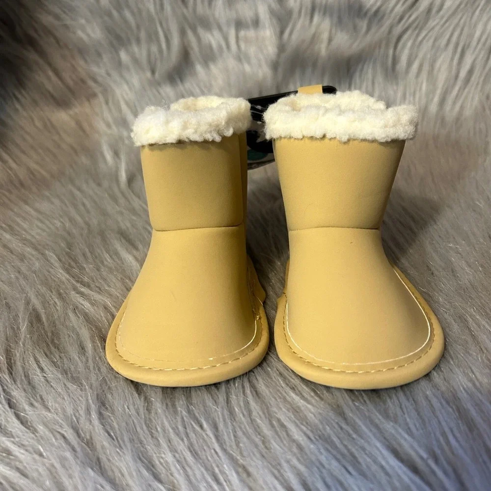 Carter's Child Of Mine Crib Shoes Baby's Size 3-6 Months Beige Boots Booties
